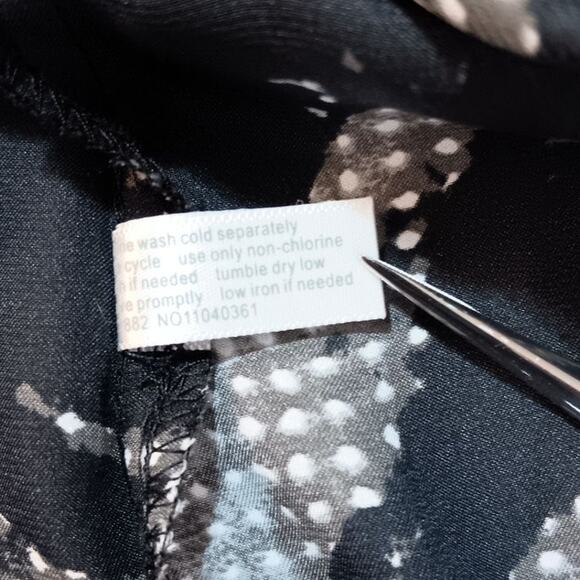 FASHION BUG‎ Plus 3X Blouse Tunic Top Flowy Black Abstract Floral Career Event - Picture 6 of 8